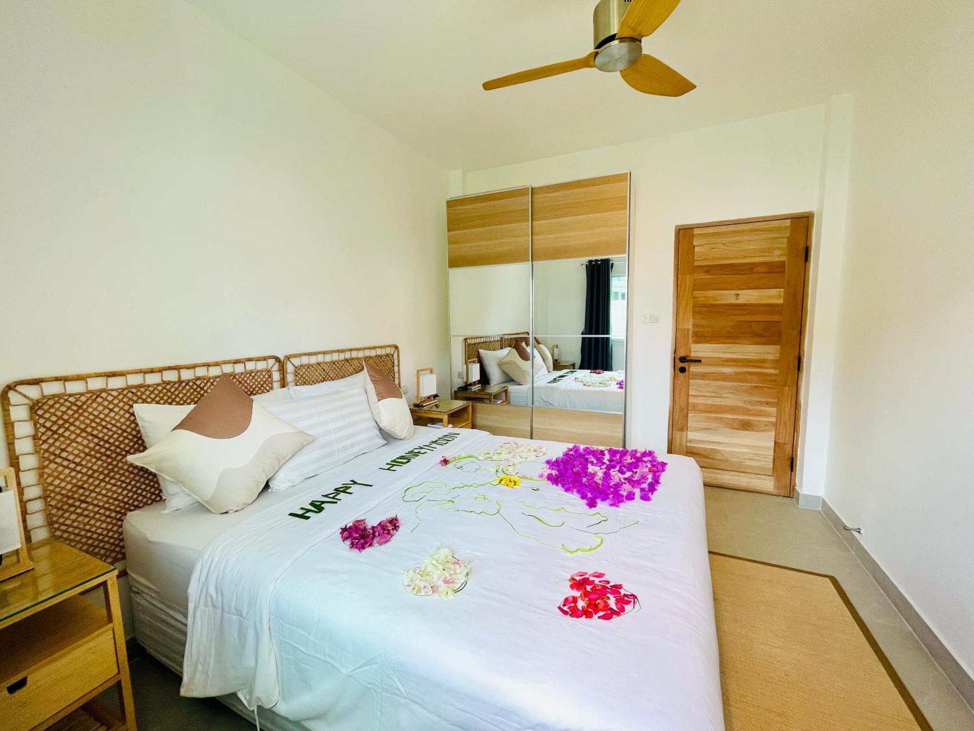 Baan Saint-Tropez Seaview Villas Kata Beach 외부 사진